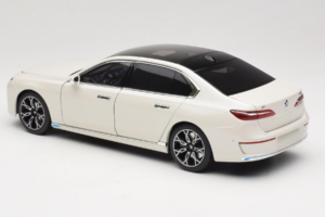 BMW i7 G70 White Metallic Minichamps 1:18 110023200 Metal — zdjęcie 7 z 8