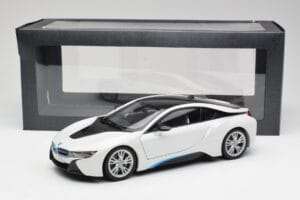 BMW i8 Crystal Biały Paragon 1:18 80432336841 Metal — zdjęcie 8 z 8
