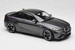 BMW M2 F87 Grey Metallic Minichamps 1:18 155026102 Metal — zdjęcie 4 z 6