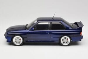BMW M3 E30 Macau Blue IXO 1:18 18CMC122 Metal — zdjęcie 3 z 6