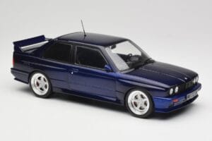 BMW M3 E30 Macau Blue IXO 1:18 18CMC122 Metal — zdjęcie 4 z 6