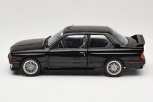 BMW M3 E30 Sport Evo Czarny Solido 1:18 S1801501 Metal — zdjęcie 4 z 8