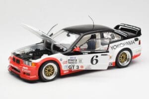 BMW M3 E36 GTR #0 B. Auberlen / M. Simo / P. Cunningham Daytona 24 Hours 1998 UT Models 1:18 39816 Metal — zdjęcie 2 z 8