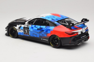 BMW M4 GT4 #1 Presentation 2024 Otto 1:18 OT1125 Żywica — zdjęcie 5 z 6