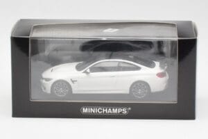 BMW M4 GTS F82 Biały Z Szarymi Felgami Minichamps 1:43 410025221 Metal — zdjęcie 4 z 4