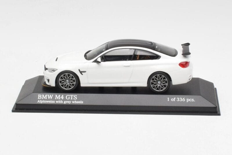 BMW M4 GTS F82 Biały Z Szarymi Felgami Minichamps 1:43 410025221 Metal