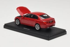 BMW M5 E60 Czerwony Kyosho 1:43 03503R Metal — zdjęcie 2 z 4