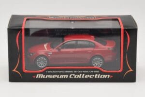 BMW M5 E60 Czerwony Kyosho 1:43 03503R Metal — zdjęcie 4 z 4