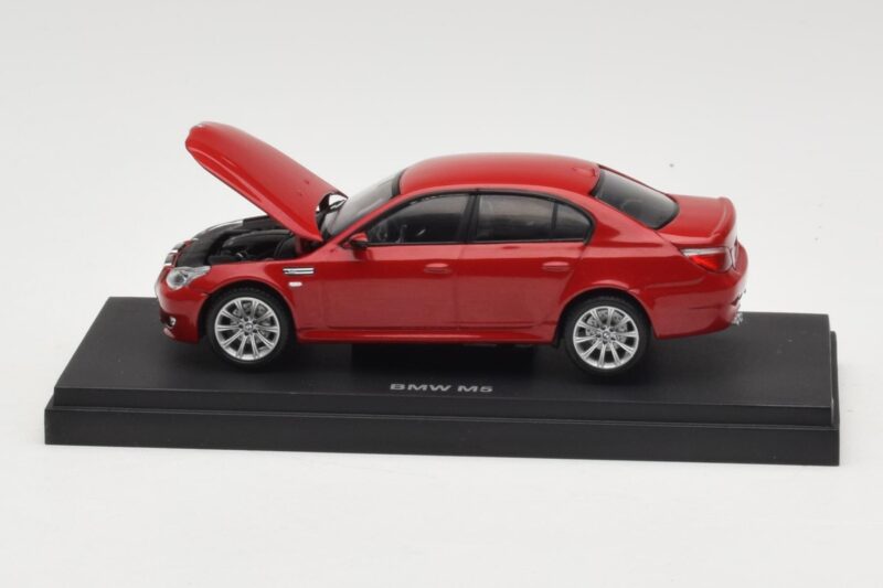 BMW M5 E60 Czerwony Kyosho 1:43 03503R Metal