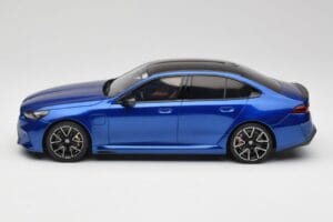 BMW M5 G90 Marina Bay Blue Metallic GT Spirit 1:18 GT507 Żywica — zdjęcie 3 z 6