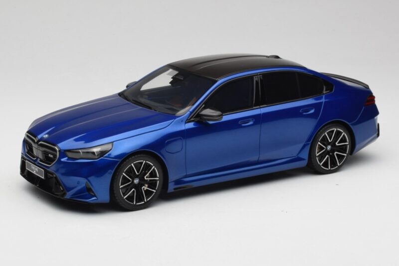 BMW M5 G90 Marina Bay Blue Metallic GT Spirit 1:18 GT507 Żywica