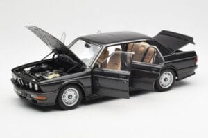 BMW M535i E28 Diamond Czarny AUTOart 1:18 75162 Metal — zdjęcie 2 z 8