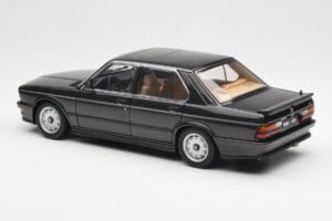 BMW M535i E28 Diamond Czarny AUTOart 1:18 75162 Metal — zdjęcie 7 z 8