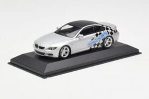 BMW M6 E63 IAA Frankfurt Srebrny Minichamps 1:43 M6001 Metal — zdjęcie 2 z 4