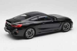 BMW M8 F92 Czarny Szafir Minichamps 1:18 110029021 Metal — zdjęcie 3 z 8