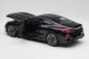 BMW M8 F92 Czarny Szafir Minichamps 1:18 110029021 Metal — zdjęcie 5 z 8