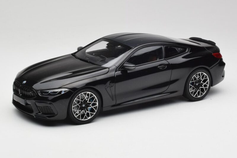 BMW M8 F92 Czarny Szafir Minichamps 1:18 110029021 Metal