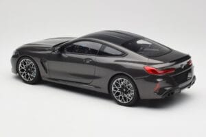 BMW M8 F92 Grey Metallic Minichamps 1:18 110029022 Metal — zdjęcie 7 z 8