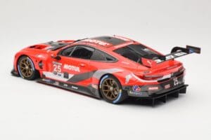BMW M8 GTE RLL Racing #25 C. De Phillippi / B. Spengler Class Winners IMSA GP Road Atlanta 2020 Minichamps 1:18 155202995 Met — zdjęcie 5 z 6