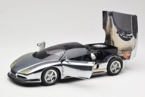 BMW Nazca M12 Chrome Silver Revell 1:18 08916 Metal — zdjęcie 2 z 8