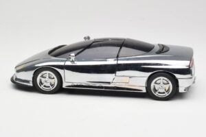 BMW Nazca M12 Chrome Silver Revell 1:18 08916 Metal — zdjęcie 4 z 8