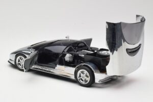 BMW Nazca M12 Chrome Silver Revell 1:18 08916 Metal — zdjęcie 5 z 8