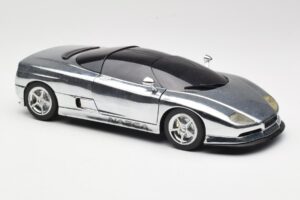 BMW Nazca M12 Chrome Silver Revell 1:18 08916 Metal — zdjęcie 6 z 8