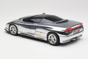 BMW Nazca M12 Chrome Silver Revell 1:18 08916 Metal — zdjęcie 7 z 8