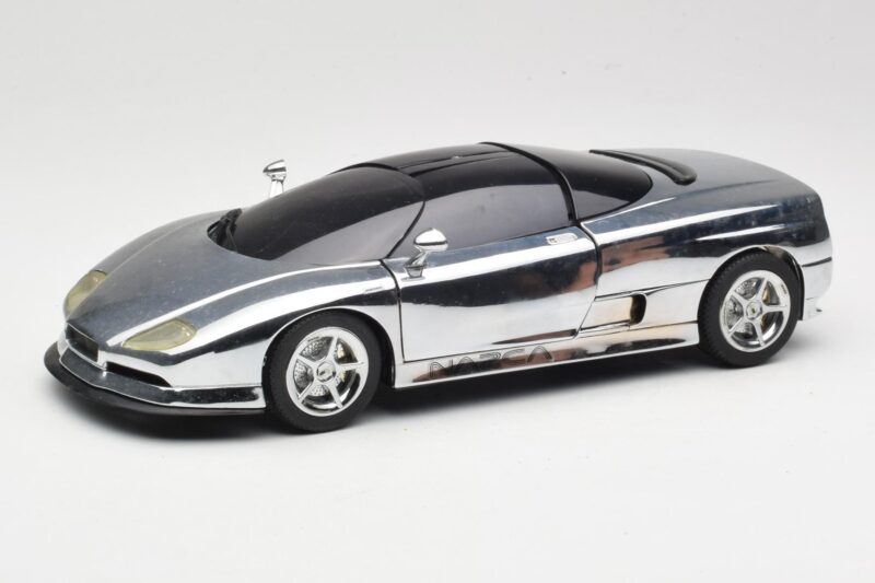 BMW Nazca M12 Chrome Silver Revell 1:18 08916 Metal