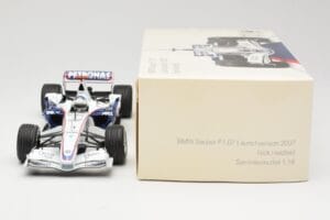 BMW Sauber F1.07 #9 N. Heidfeld Launch Version 2007 Minichamps 1:18 80430426994 Metal — zdjęcie 6 z 7