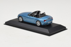 BMW Z4 E85 Kabriolet Light Blue Metallic Minichamps 1:43 BMW016 Metal — zdjęcie 3 z 4