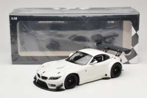 BMW Z4 GT3 E89 Biały Minichamps 1:18 151122301 Metal — zdjęcie 6 z 6