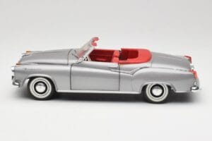 Borgward Isabella Kabriolet Srebrny Revell 1:18 08411 Metal — zdjęcie 4 z 8