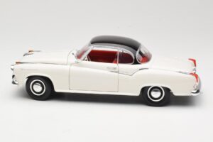 Borgward Isabella Coupe Biały Revell 1:18 08982-W1 Metal — zdjęcie 4 z 8