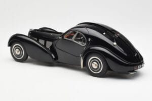 Bugatti 57SC Atlantic Czarny CMC 1:18 M-085 Metal — zdjęcie 5 z 6