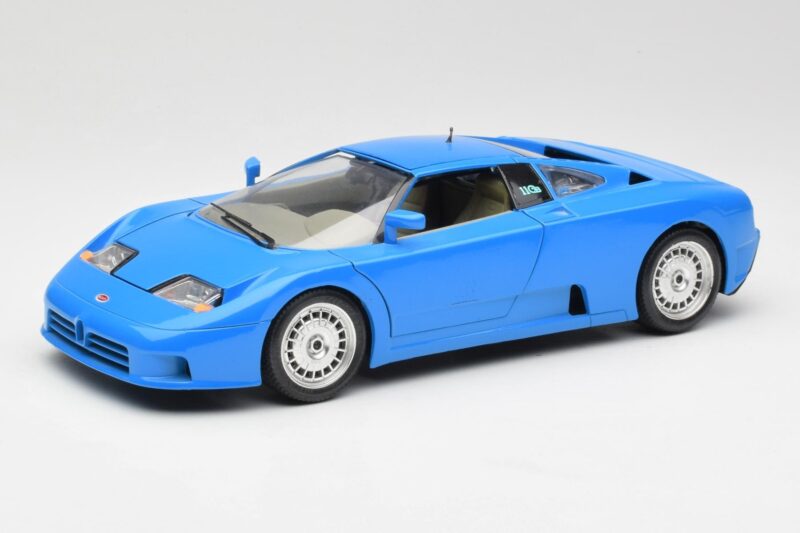 Bugatti EB110 Niebieski Bburago 1:18 3035 Metal
