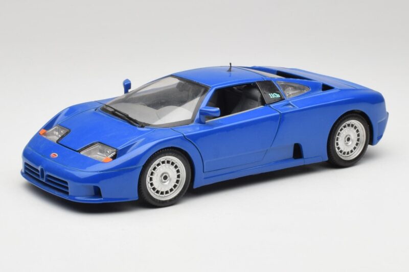 Bugatti EB110 Ciemny Niebieski Bburago 1:18 3035-DB Metal
