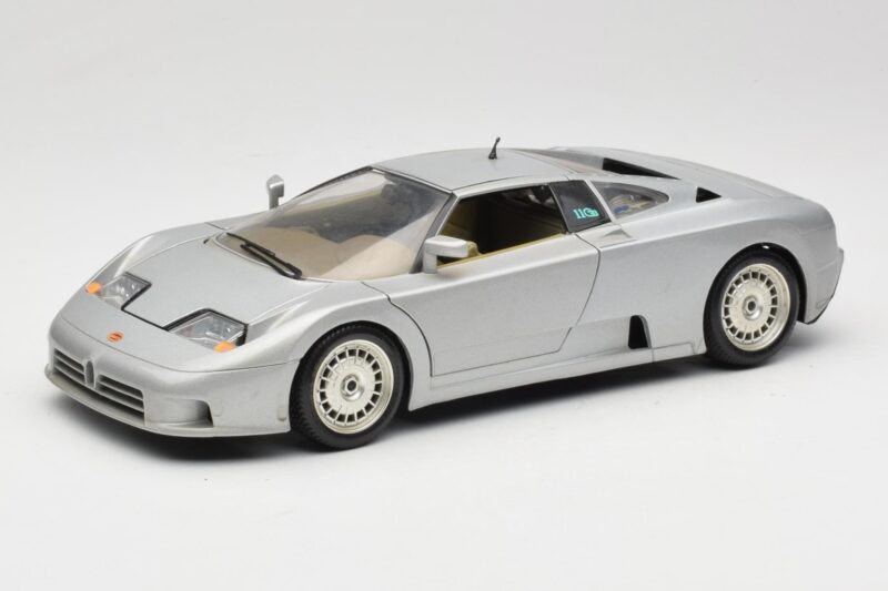 Bugatti EB110 Srebrny Bburago 1:18 3035-S Metal