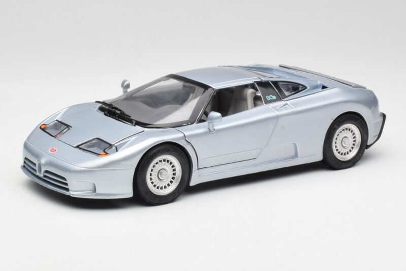 Bugatti EB110 SS Srebrny Anson 1:18 30303-W-M2 Metal