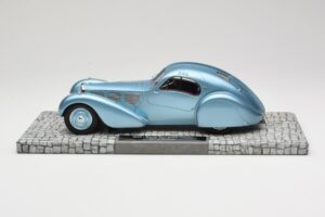 Bugatti Type 57SC Atlantic Niebieski Minichamps 1:18 107110320 Metal — zdjęcie 3 z 6