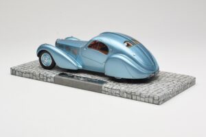 Bugatti Type 57SC Atlantic Niebieski Minichamps 1:18 107110320 Metal — zdjęcie 5 z 6