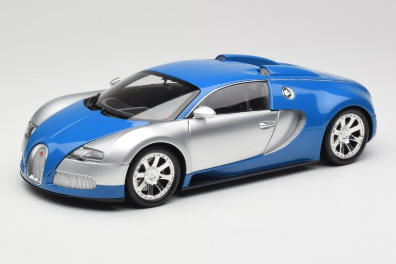Bugatti Veyron Edition Centenaire Chrome Blue Minichamps 1:18 100110850 Metal