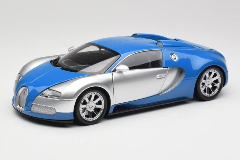 Bugatti Veyron Edition Centenaire Chrome Blue Minichamps 1:18 100110850-O Metal