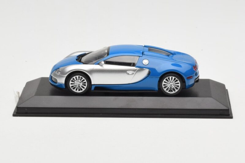 Bugatti Veyron Centenaire Niebiesko-Metaliczny Srebrny Minichamps 1:43 400110850 Metal