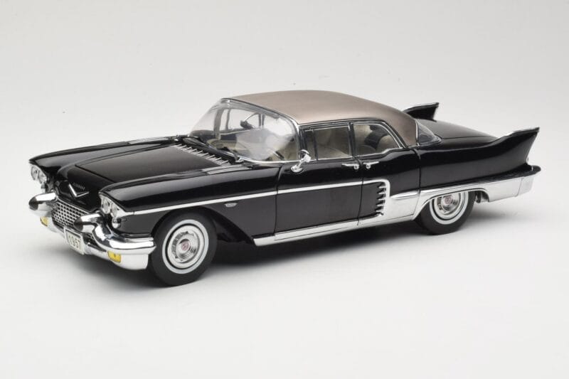 Cadillac Brougham Czarny Sun Star 1:18 4001 Metal
