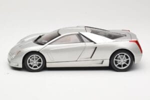 Cadillac Cien Srebrny Hot Wheels 1:18 57296 Metal — zdjęcie 4 z 8