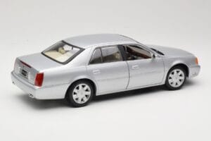 Cadillac DeVille DTS Maisto 1:18 56061 Metal — zdjęcie 3 z 8