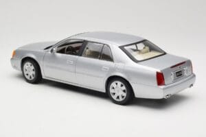 Cadillac DeVille DTS Maisto 1:18 56061 Metal — zdjęcie 7 z 8