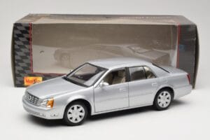 Cadillac DeVille DTS Maisto 1:18 56061 Metal — zdjęcie 8 z 8
