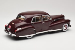 Cadillac Fleetwood 60 Special Sedan Czerwony MCG 1:18 MCG18071 Metal — zdjęcie 2 z 6